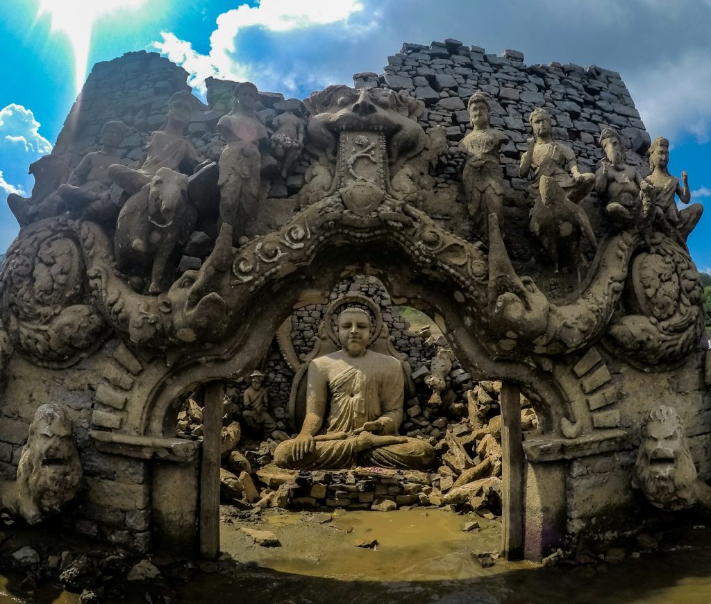 Buddha statue during daytime